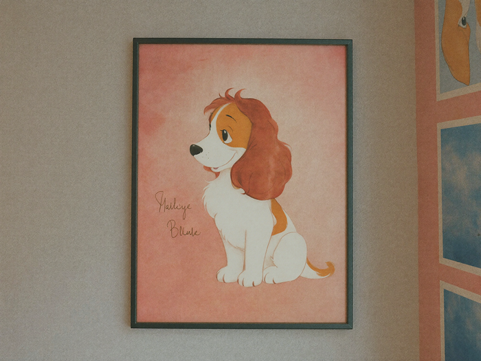 Aquarellstil-Portrait als Leinwand im Arbeitszimmer, Disney-Storybook-Illustration
