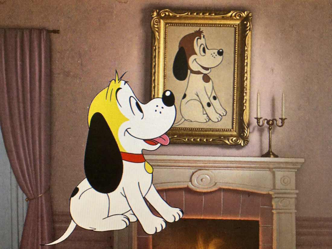 Goldgerahmtes gemaltes Hundeportrait über einem Kamin in einem gemütlichen Wohnzimmer