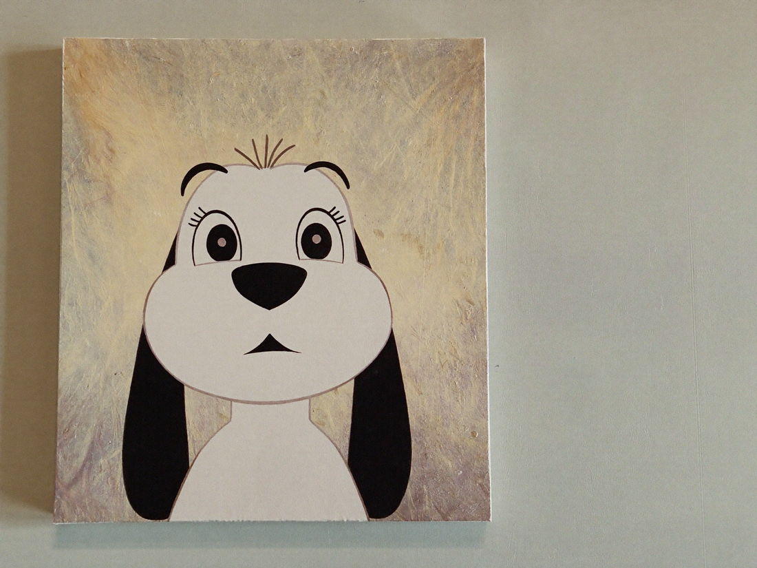 Minimalstil-Portrait als kleine Leinwand an schlichter, heller Wand