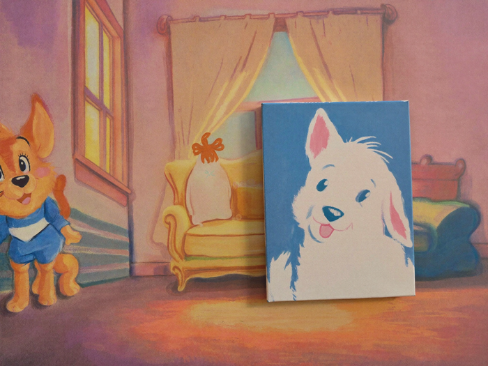 Pastellstil-Portrait als Leinwand in hellem, freundlichem Zimmer